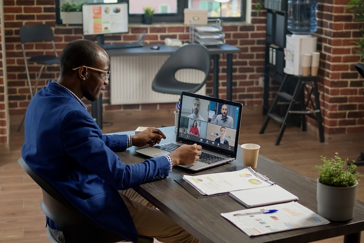 Online focus group discussion provided by expert facilitators